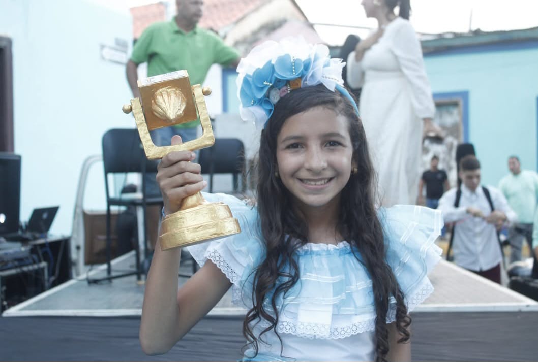 Con alegría se celebró la primera edición del mega bazar navideño Vive Paria que reunió a más de 30 emprendedores de la zona.