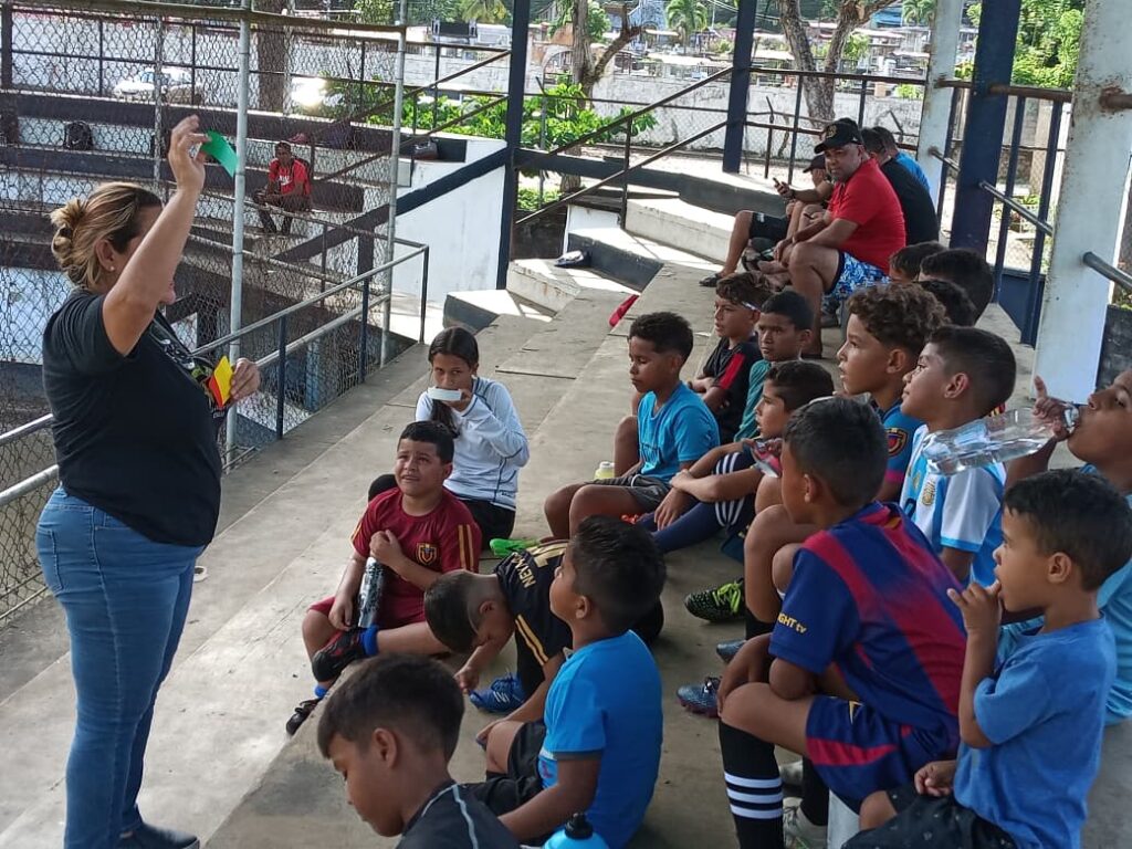 Apoyo psicosocial de nuestro equipo de bienestar, realizamos 6 mensajerías y 2 Escuelas para Familias que refuerzan la formación para la vida y la formación en valores de los atletas, madres, padres y cuidadores.